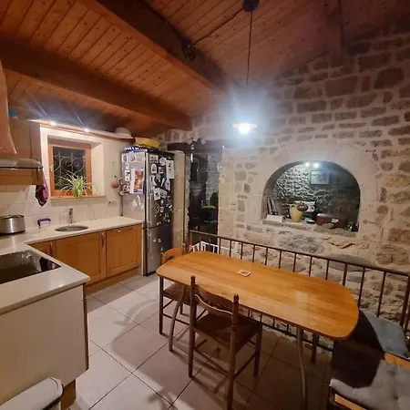 La Mordoree, Maison Ancienne Jacuzzi 塔恩河畔里维耶尔
